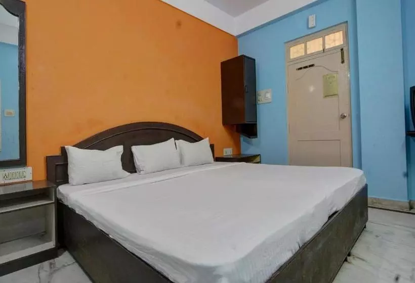 Hotelli Spot On 39787 Radha Krishna Deluxe Lodge