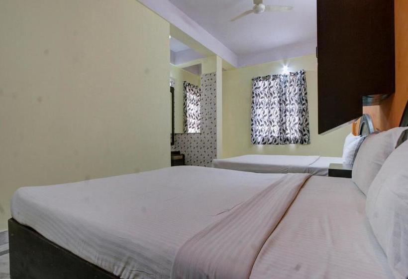 בית מלון כפרי Spot On 39787 Radha Krishna Deluxe Lodge