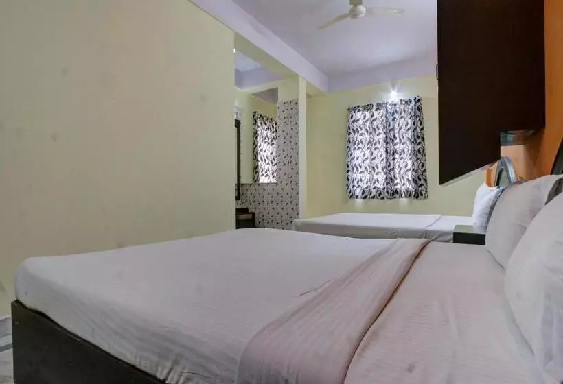 Hotelli Spot On 39787 Radha Krishna Deluxe Lodge