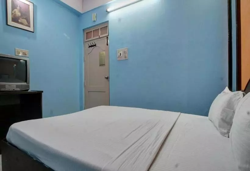 Hotelli Spot On 39787 Radha Krishna Deluxe Lodge