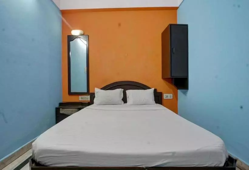 Hotelli Spot On 39787 Radha Krishna Deluxe Lodge