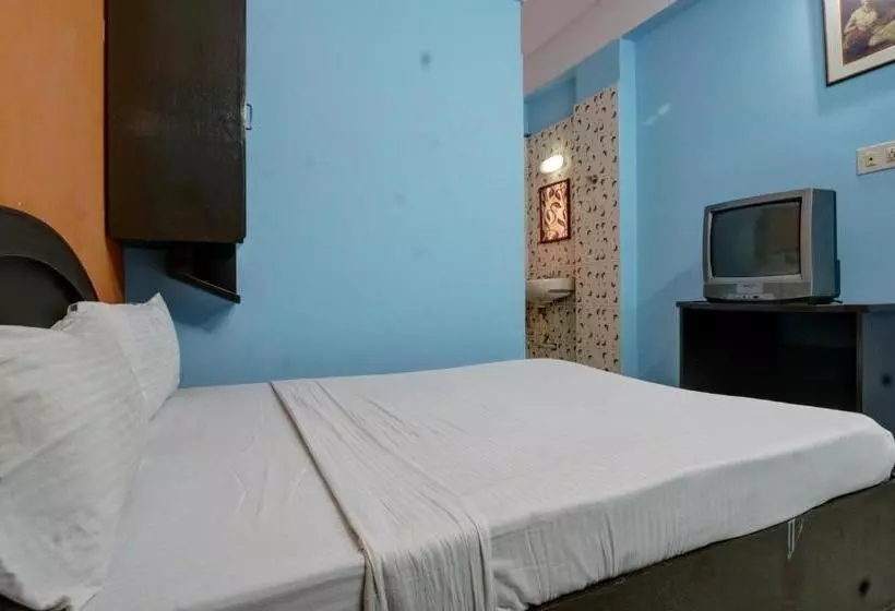 Hotelli Spot On 39787 Radha Krishna Deluxe Lodge