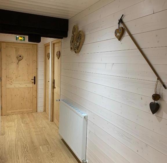 Пансион Restaurant Gautard Chambres D Hôtes Les Tavaillons