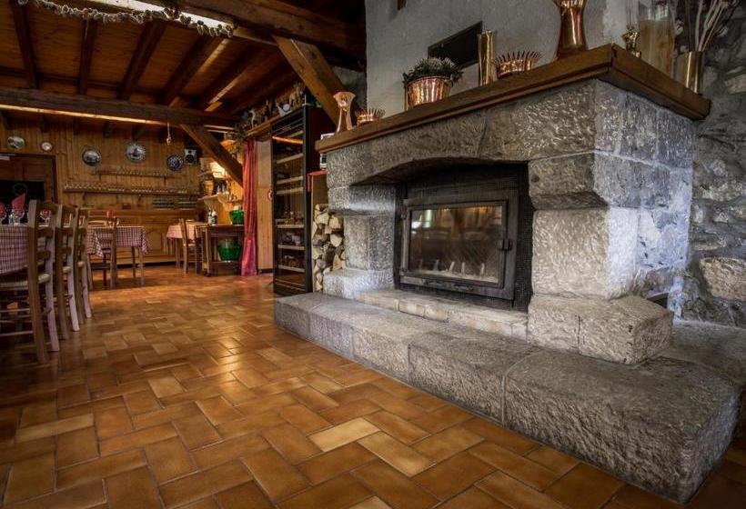 Пансион Restaurant Gautard Chambres D Hôtes Les Tavaillons