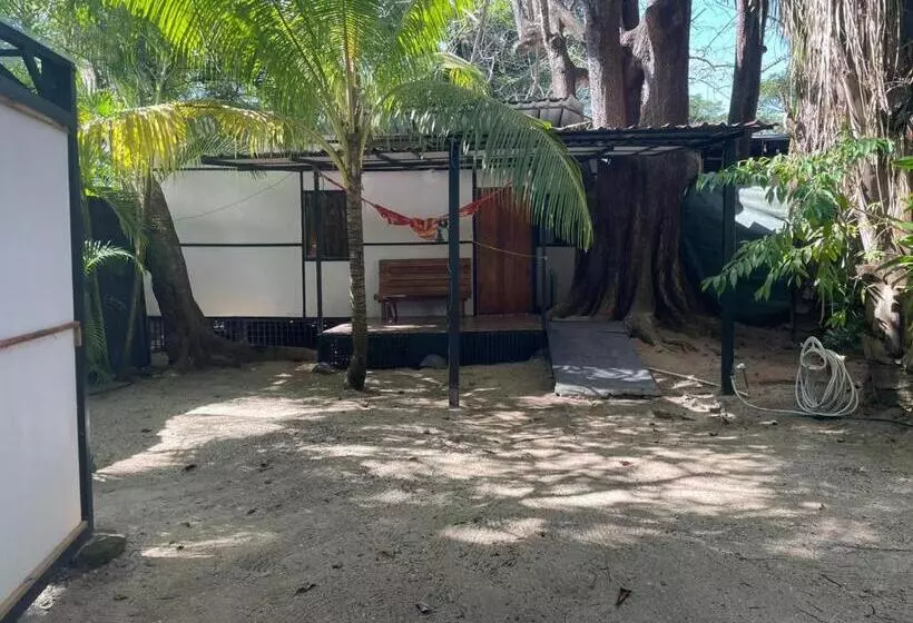 Retkeilymaja Beach Cabinas