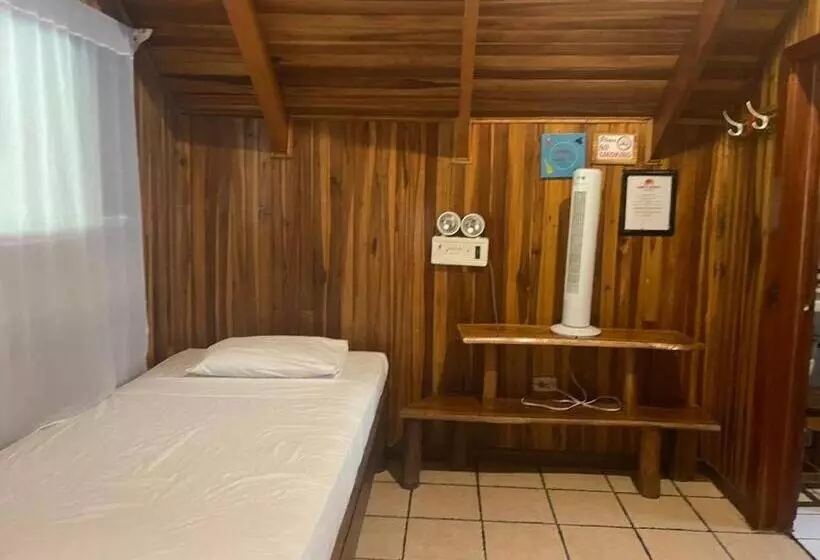 Retkeilymaja Beach Cabinas