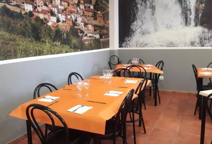 پانسیون Hostal De Montaña Ojos Del Cabriel