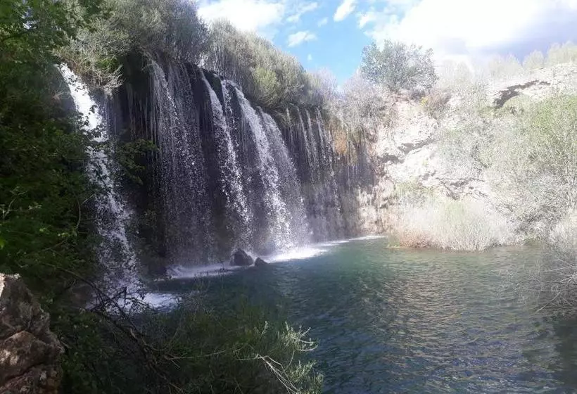 پانسیون Hostal De Montaña Ojos Del Cabriel