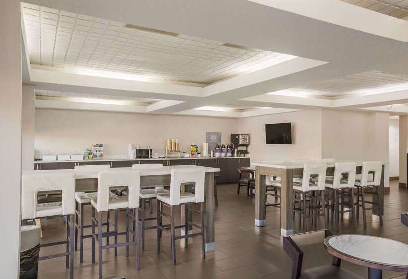 호텔 Clarion Pointe Forsyth I75