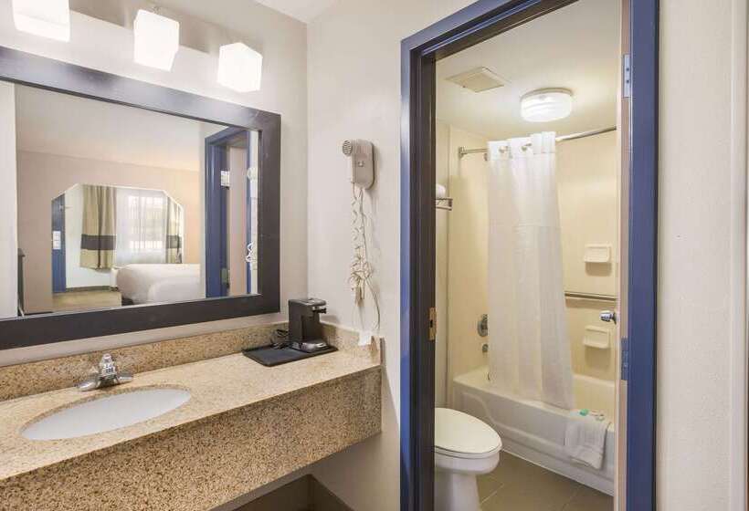 호텔 Clarion Pointe Forsyth I75