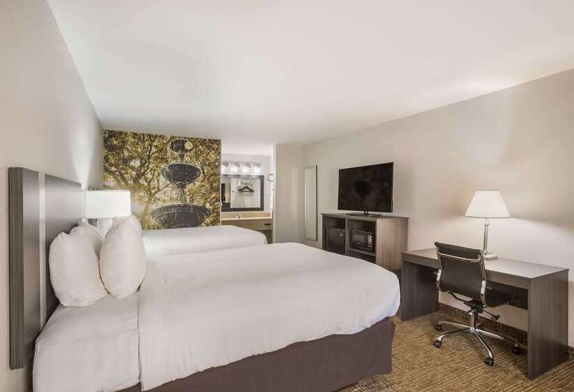 호텔 Clarion Pointe Forsyth I75