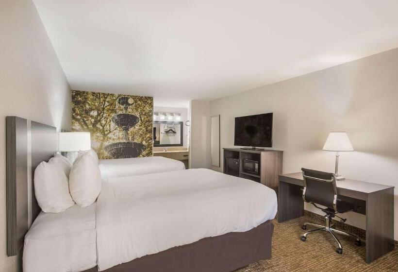 호텔 Clarion Pointe Forsyth I75