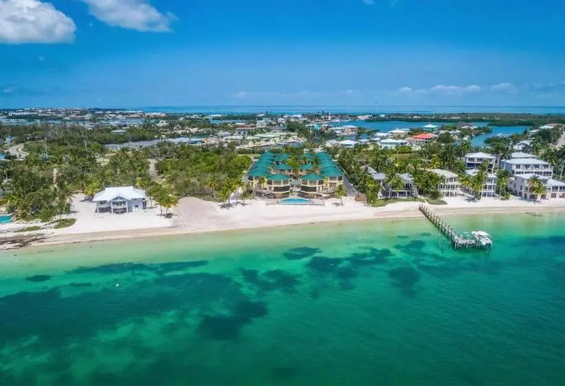 هتل Coco Plum Beach & Tennis Club & Marina