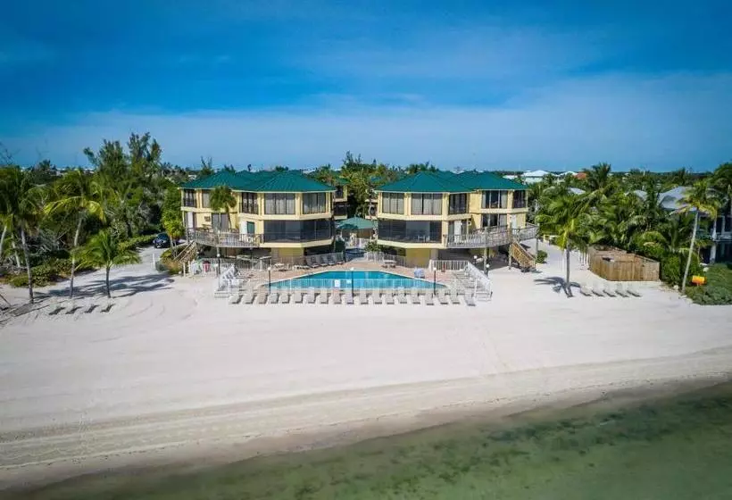 هتل Coco Plum Beach & Tennis Club & Marina