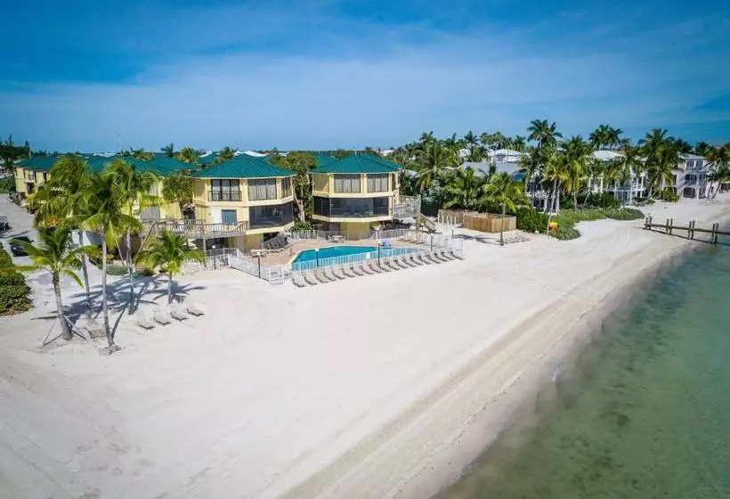 هتل Coco Plum Beach & Tennis Club & Marina