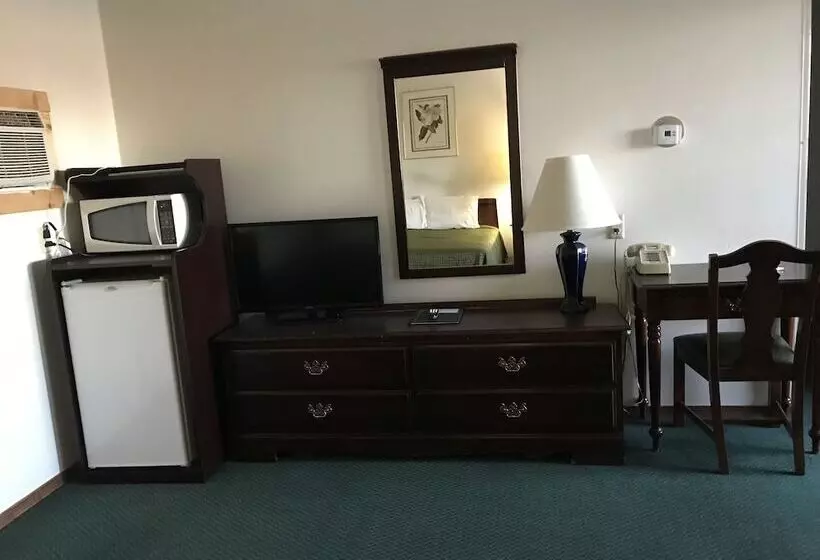 Отель Colonial Inn Dyersville