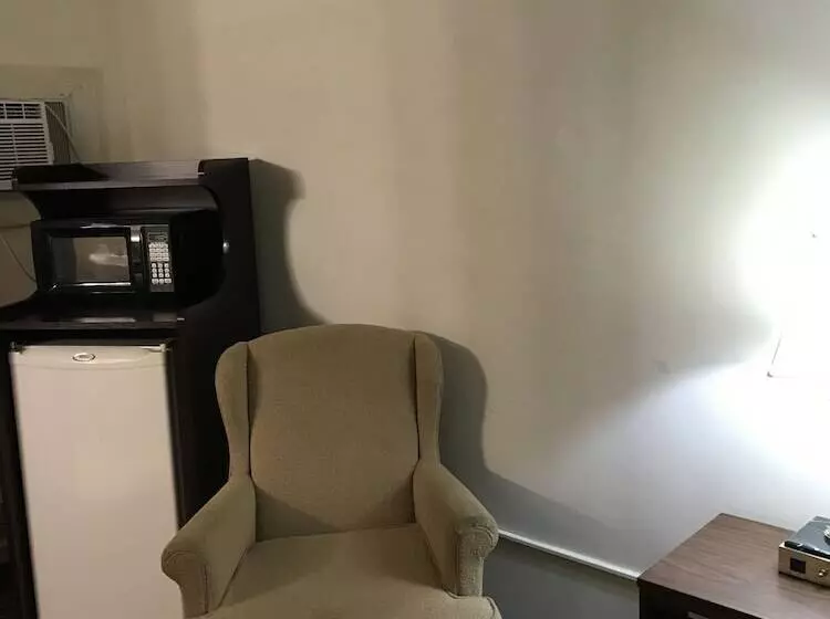 Отель Colonial Inn Dyersville