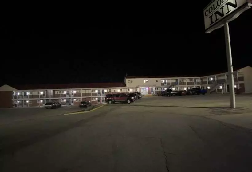 Отель Colonial Inn Dyersville