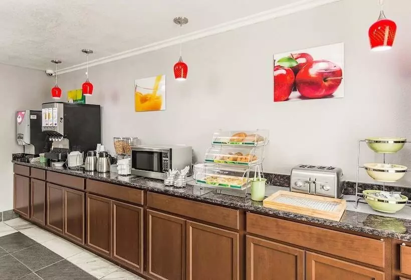 Отель Quality Inn
