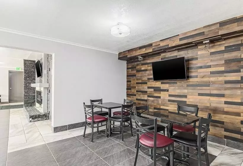 Отель Quality Inn