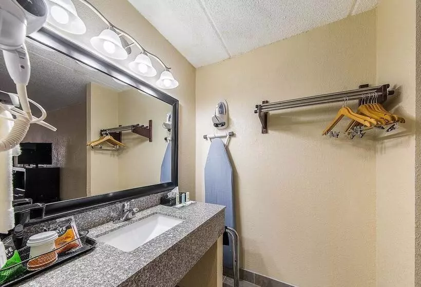 Отель Quality Inn