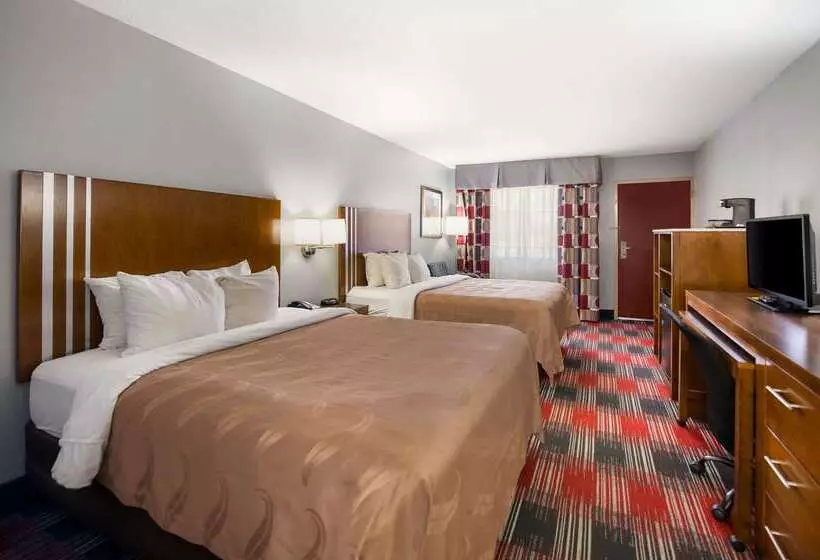 هتل Quality Inn Near Parc Natchitoches
