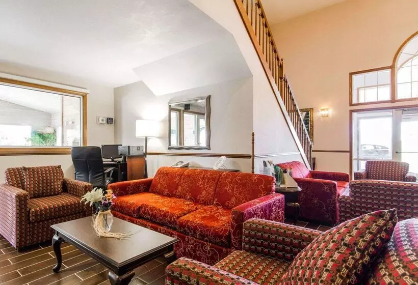 Отель Quality Inn & Suites Stoughton  Madison South