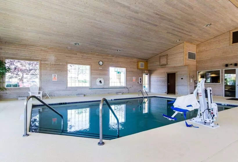 Отель Quality Inn & Suites Stoughton  Madison South