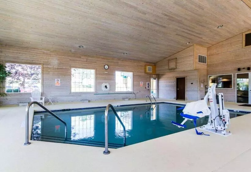 Отель Quality Inn & Suites Stoughton  Madison South