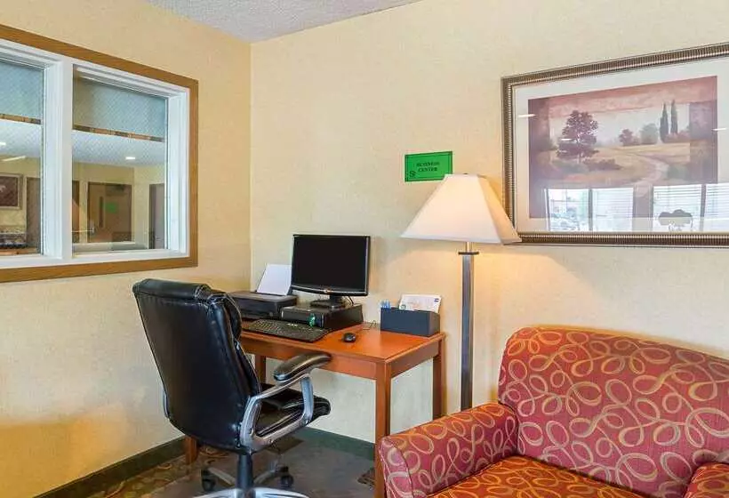 בית מלון כפרי Quality Inn