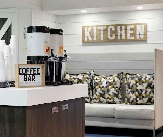 Отель Redwood Lodge