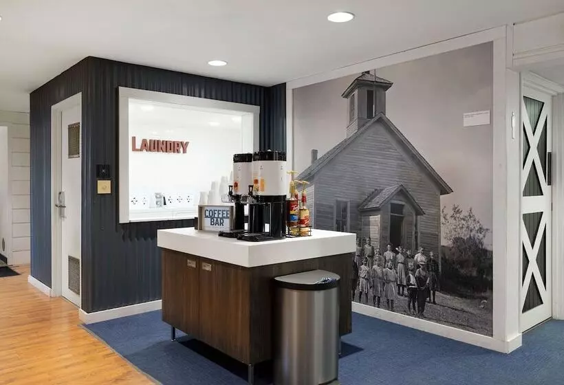 Отель Redwood Lodge