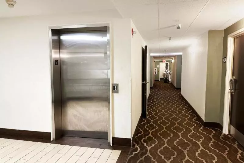 호텔 Rodeway Inn & Suites