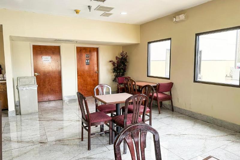 فندق Rodeway Inn & Suites