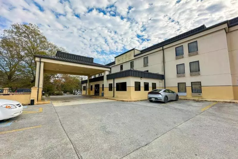 호텔 Rodeway Inn & Suites