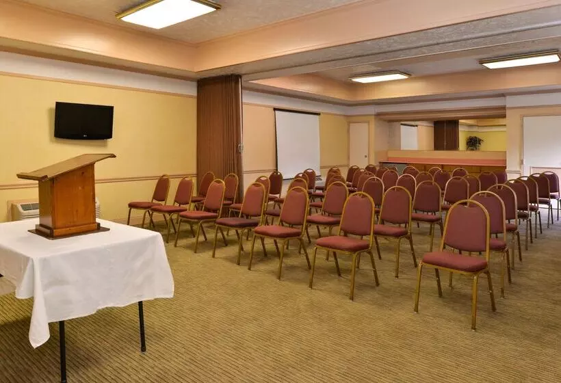 هتل Quality Inn & Suites Fayetteville I 95