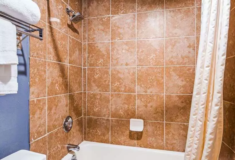 هتل Quality Inn & Suites Fayetteville I 95