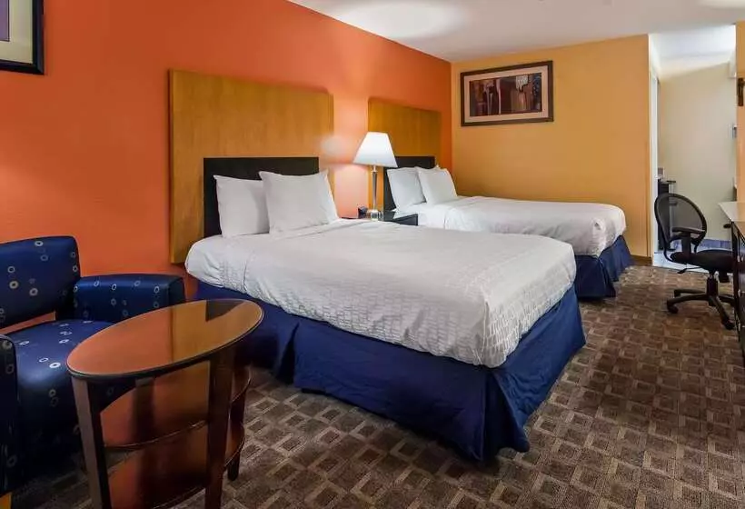 هتل Quality Inn & Suites Fayetteville I 95