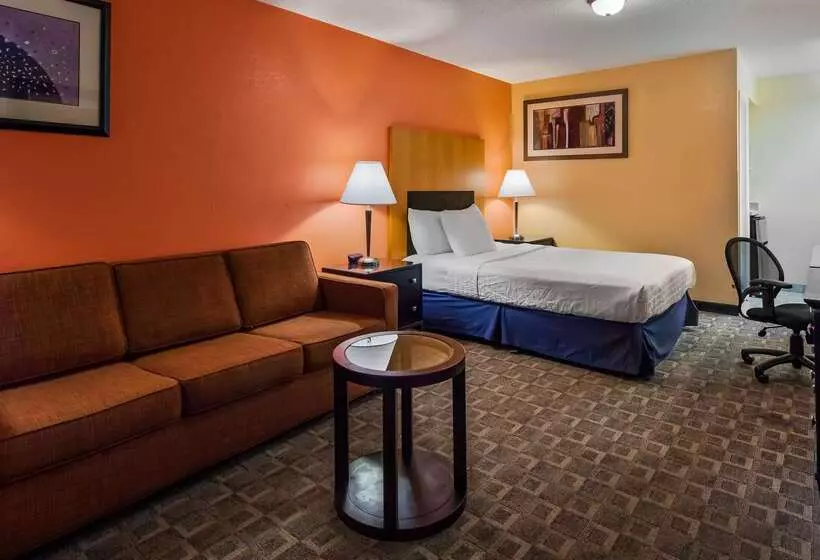 هتل Quality Inn & Suites Fayetteville I 95