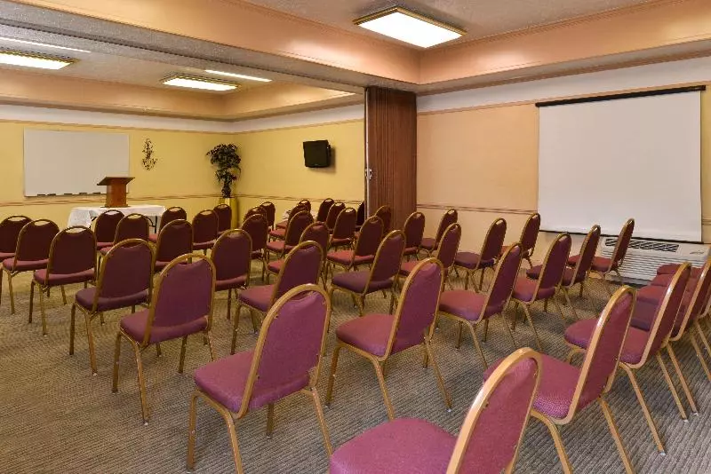 هتل Quality Inn & Suites Fayetteville I 95