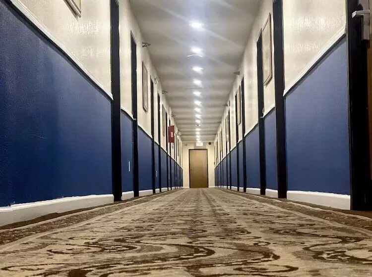 Отель Travelodge By Wyndham Junction City