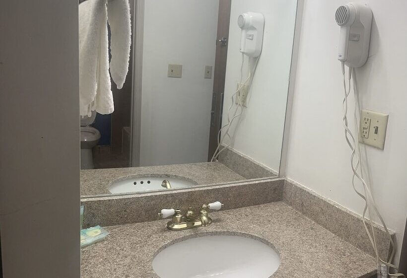 בית מלון כפרי Travelodge By Wyndham Junction City