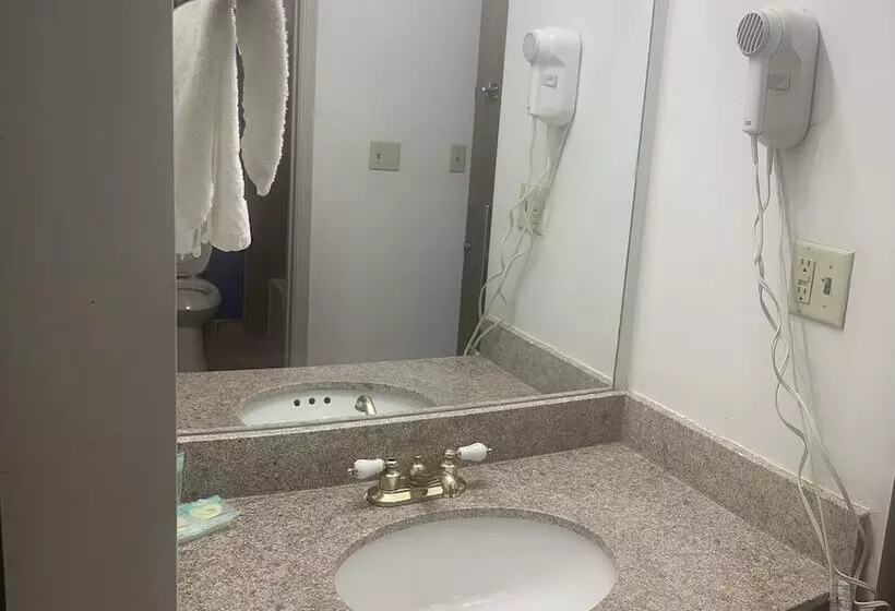 Отель Travelodge By Wyndham Junction City