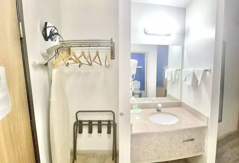 Отель Travelodge By Wyndham Junction City