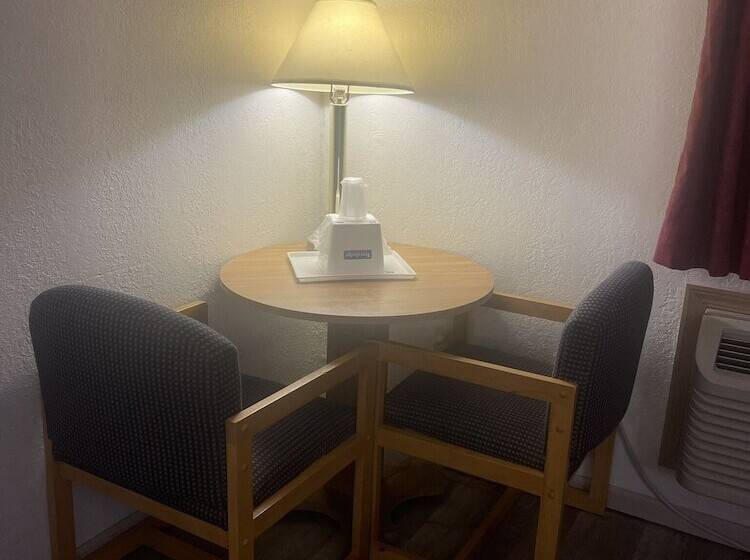 בית מלון כפרי Travelodge By Wyndham Junction City