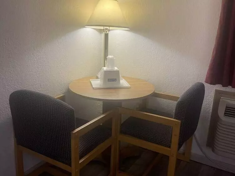 Отель Travelodge By Wyndham Junction City