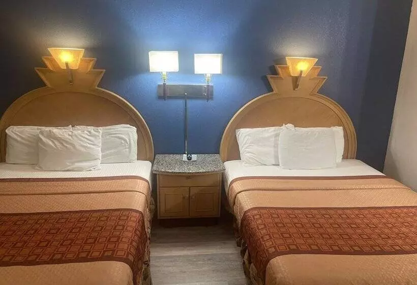 Отель Travelodge By Wyndham Junction City