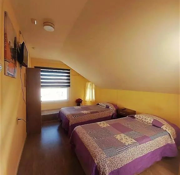ユースホステル Hostal Del Tuto