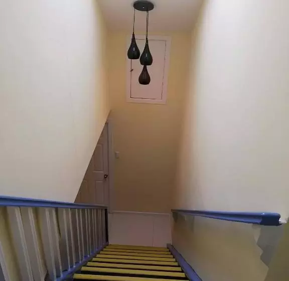 ユースホステル Hostal Del Tuto