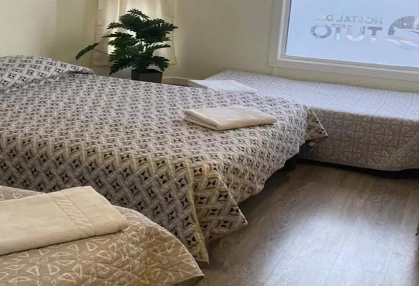 ユースホステル Hostal Del Tuto